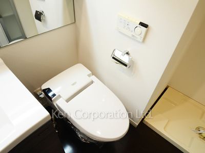 Lavatory ※Photo of the same layout on 3 floor. Decoration and fixture may differ.
