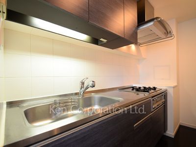 Kitchen ※Photo of the same layout on 3 floor. Decoration and fixture may differ.