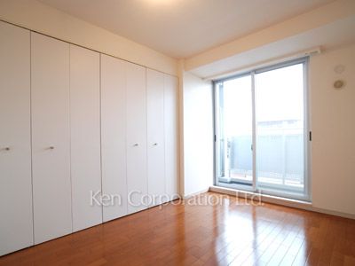 Bedroom ※Photo of the same layout on 10 floor. Decoration and fixture may differ.