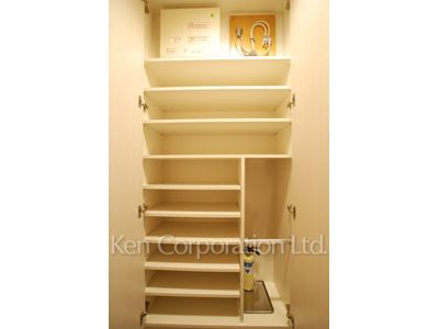 Shoes Closet ※Photo of the same layout on 10 floor. Decoration and fixture may differ.
