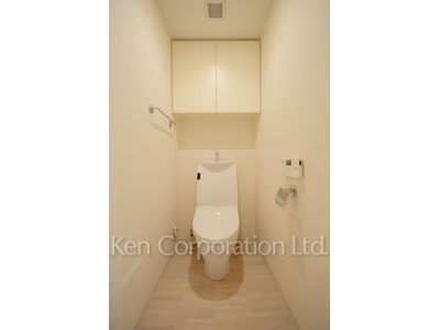 Lavatory ※Photo of the same layout on 10 floor. Decoration and fixture may differ.