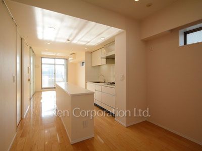 Living-Dining ※Photo of the same layout on 10 floor. Decoration and fixture may differ.