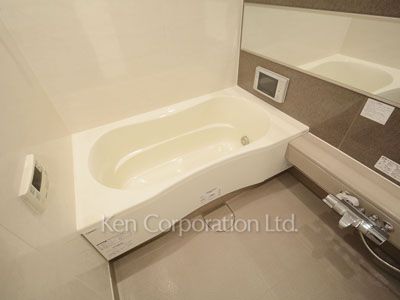 Bath ※Photo of the same layout on 10 floor. Decoration and fixture may differ.