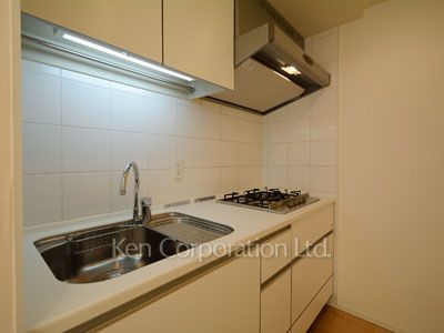 Kitchen ※Photo of the same layout on 12 floor. Decoration and fixture may differ.