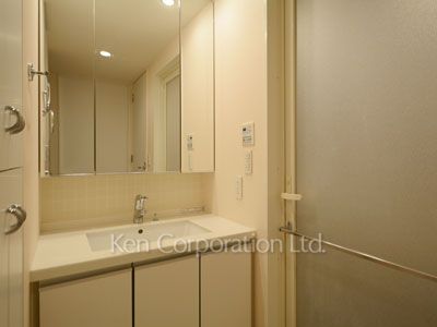 Powder Room ※Photo of the same layout on 12 floor. Decoration and fixture may differ.