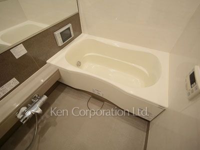 Bath ※Photo of the same layout on 12 floor. Decoration and fixture may differ.