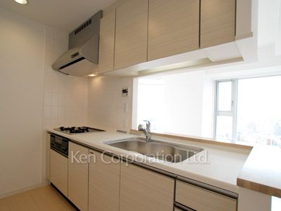 Kitchen ※Photo of the same layout on 22 floor. Decoration and fixture may differ.