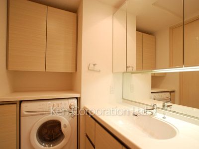 Powder Room ※Photo of the same layout on 22 floor. Decoration and fixture may differ.