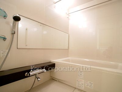 Bath ※Photo of the same layout on 22 floor. Decoration and fixture may differ.