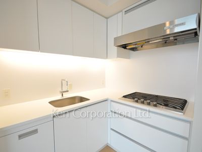 Kitchen ※Photo of the same layout on 20 floor. Decoration and fixture may differ.