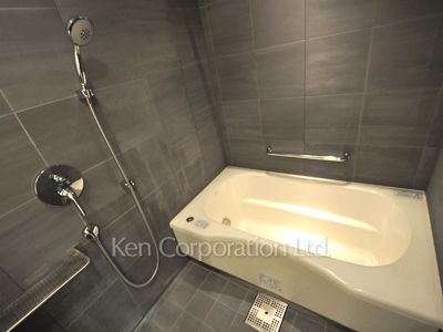 Bath ※Photo of the same layout on 20 floor. Decoration and fixture may differ.