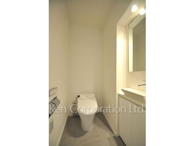Lavatory ※Photo of the same layout on 20 floor. Decoration and fixture may differ.