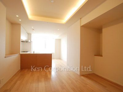 Living-Dining ※Photo of the same layout on 17 floor. Decoration and fixture may differ.