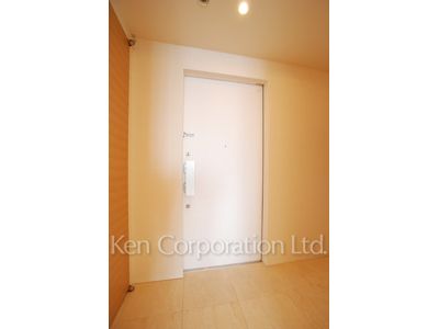 Entrance ※Photo of the same layout on 17 floor. Decoration and fixture may differ.