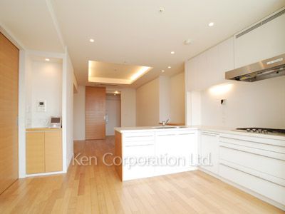 Living-Dining ※Photo of the same layout on 17 floor. Decoration and fixture may differ.