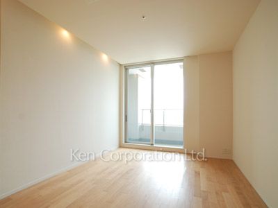 Bedroom ※Photo of the same layout on 17 floor. Decoration and fixture may differ.