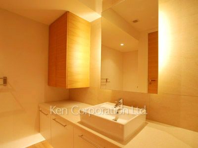 Powder Room ※Photo of the same layout on 17 floor. Decoration and fixture may differ.