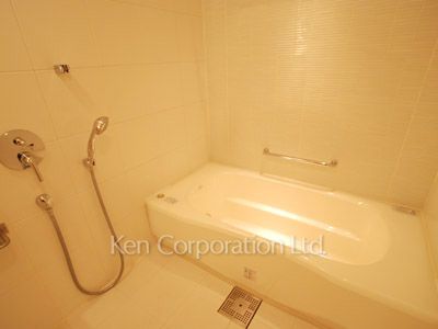 Bath ※Photo of the same layout on 17 floor. Decoration and fixture may differ.