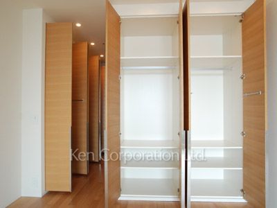 Closet ※Photo of the same layout on 17 floor. Decoration and fixture may differ.