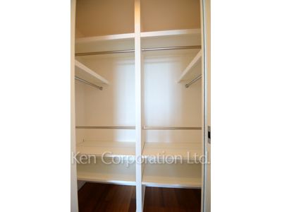 Walk-In Closet ※Photo of the same layout on 30 floor. Decoration and fixture may differ.