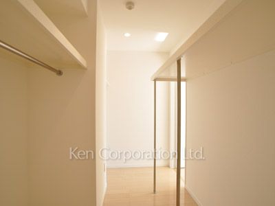 Closet ※Photo of the same layout on 10 floor. Decoration and fixture may differ.