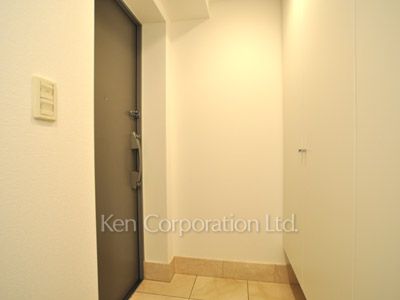 Entrance ※Photo of the same layout on 10 floor. Decoration and fixture may differ.