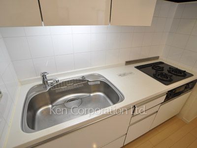 Kitchen ※Photo of the same layout on 10 floor. Decoration and fixture may differ.