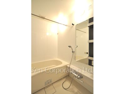 Bath ※Photo of the same layout on 10 floor. Decoration and fixture may differ.