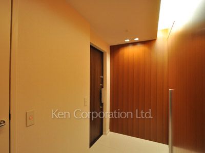 Entrance ※Photo of the same layout on 34 floor. Decoration and fixture may differ.