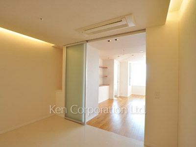 Other Room ※Photo of the same layout on 34 floor. Decoration and fixture may differ.