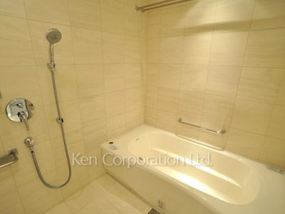Bath ※Photo of the same layout on 34 floor. Decoration and fixture may differ.
