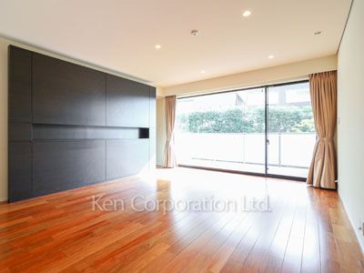 Master Bedroom ※Photo of the same layout on 2 floor. Decoration and fixture may differ.