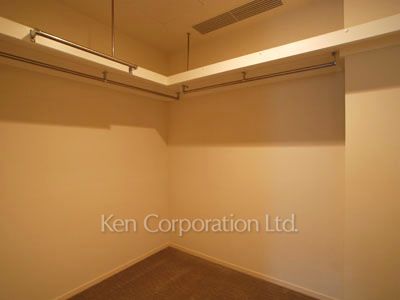 Walk-In Closet ※Photo of the same layout on 3 floor. Decoration and fixture may differ.