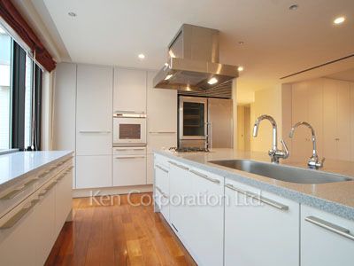 Kitchen ※Photo of the same layout on 3 floor. Decoration and fixture may differ.