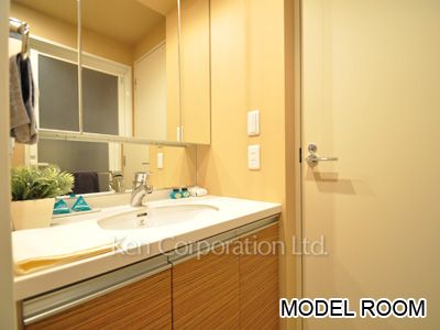 Powder Room ※Photo of the same layout on 19 floor. Decoration and fixture may differ.