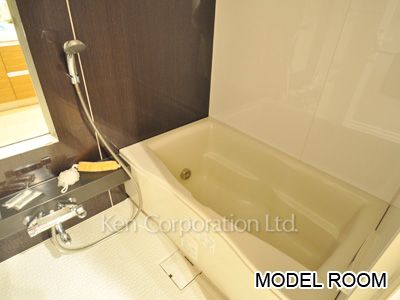 Bath ※Photo of the same layout on 19 floor. Decoration and fixture may differ.