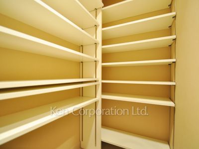 Closet ※Photo of the same layout on 19 floor. Decoration and fixture may differ.