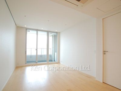 Living-Dining ※Photo of the same layout on 23 floor. Decoration and fixture may differ.