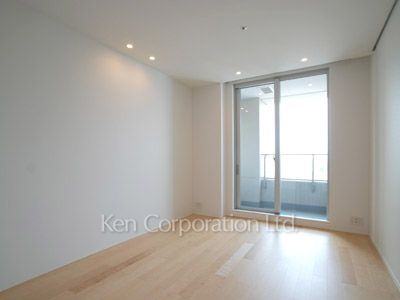 Bedroom ※Photo of the same layout on 23 floor. Decoration and fixture may differ.