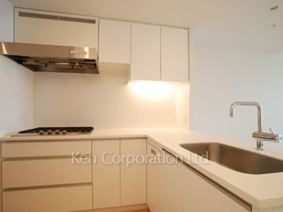 Kitchen ※Photo of the same layout on 23 floor. Decoration and fixture may differ.