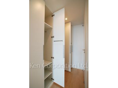 Closet ※Photo of the same layout on 23 floor. Decoration and fixture may differ.