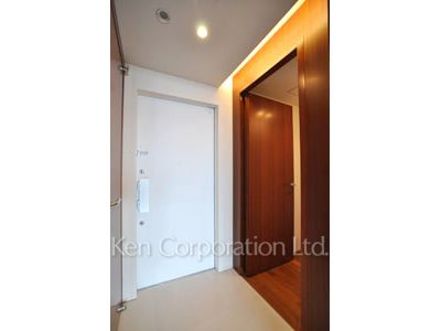 Entrance ※Photo of the same layout on 23 floor. Decoration and fixture may differ.