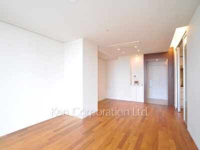 Living-Dining ※Photo of the same layout on 23 floor. Decoration and fixture may differ.