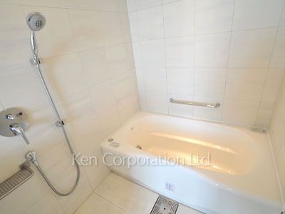 Bath ※Photo of the same layout on 23 floor. Decoration and fixture may differ.
