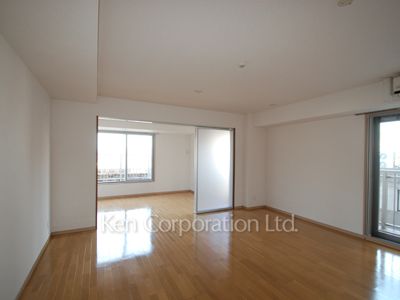 Living-Dining ※Photo of the same layout on 3 floor. Decoration and fixture may differ.