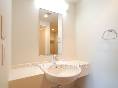 Powder Room ※Photo of the same layout on 3 floor. Decoration and fixture may differ.