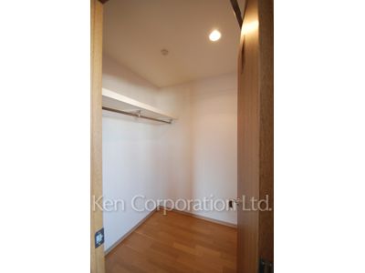 Walk-In Closet ※Photo of the same layout on 3 floor. Decoration and fixture may differ.