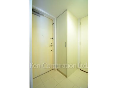 Entrance ※Photo of the same layout on 6 floor. Decoration and fixture may differ.