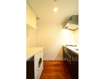 Kitchen ※Photo of the same layout on 6 floor. Decoration and fixture may differ.