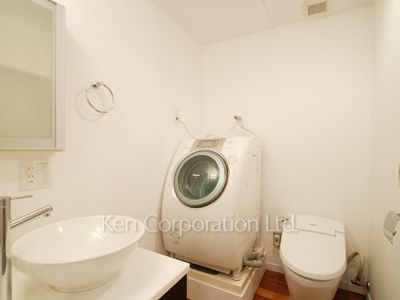 Powder Room ※Photo of the same layout on 7 floor. Decoration and fixture may differ.